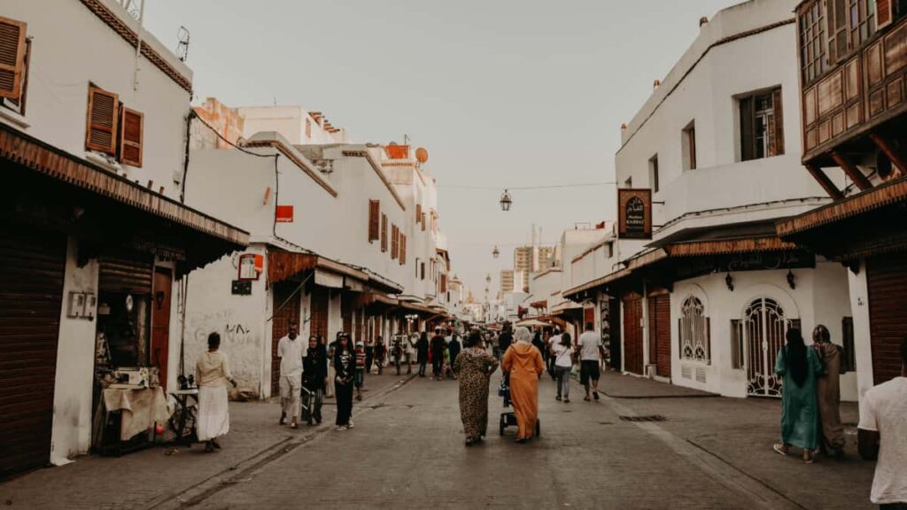 Practical guide for US advertisers to find, vet, and run affiliate campaigns with UAE YouTube creators sourcing, outreach templates, ROI tracking, and compliance tips.
