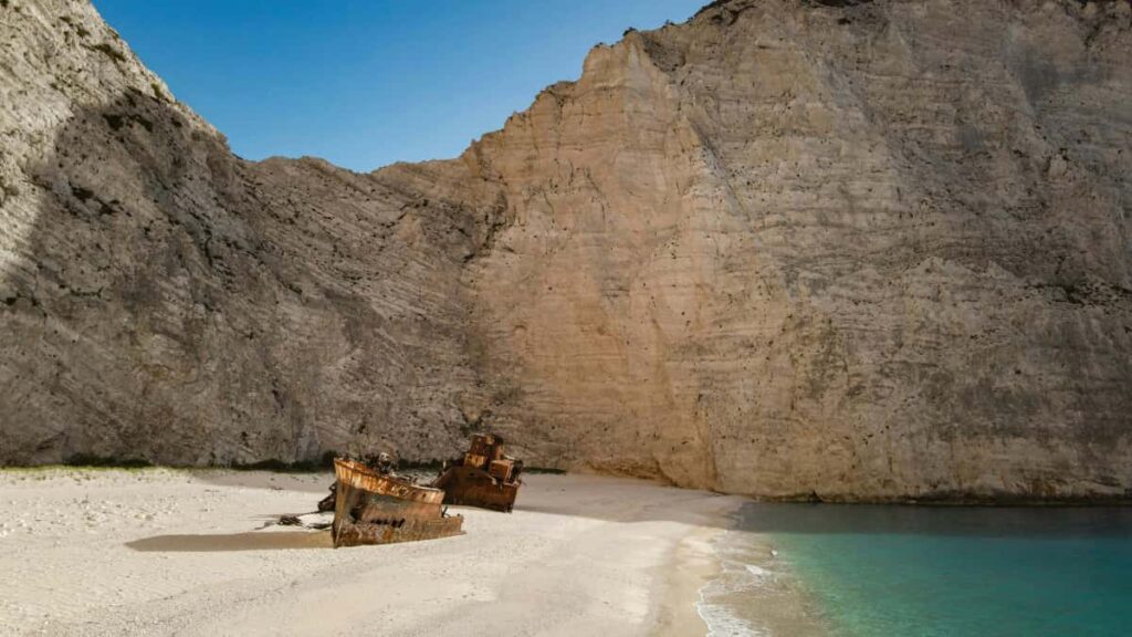 Practical playbook for US YouTubers to reach Danish brands, win co-branding, and add verified credibility to your media kit with measurable ROI.