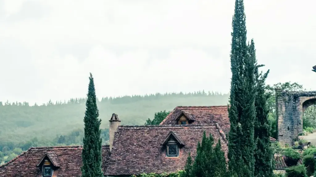 Practical playbook for US creators: how to find, pitch, and co-create follow-up travel content with Greek brands on Takatak—step-by-step outreach, creative hooks, and conversion tips.