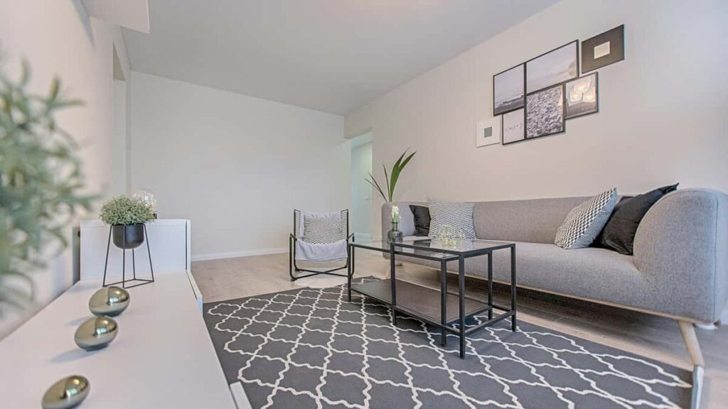 Practical guide for US advertisers to discover and hire Qatar Shopee creators for seasonal promotions, with campaign examples, outreach scripts, and platform tactics.