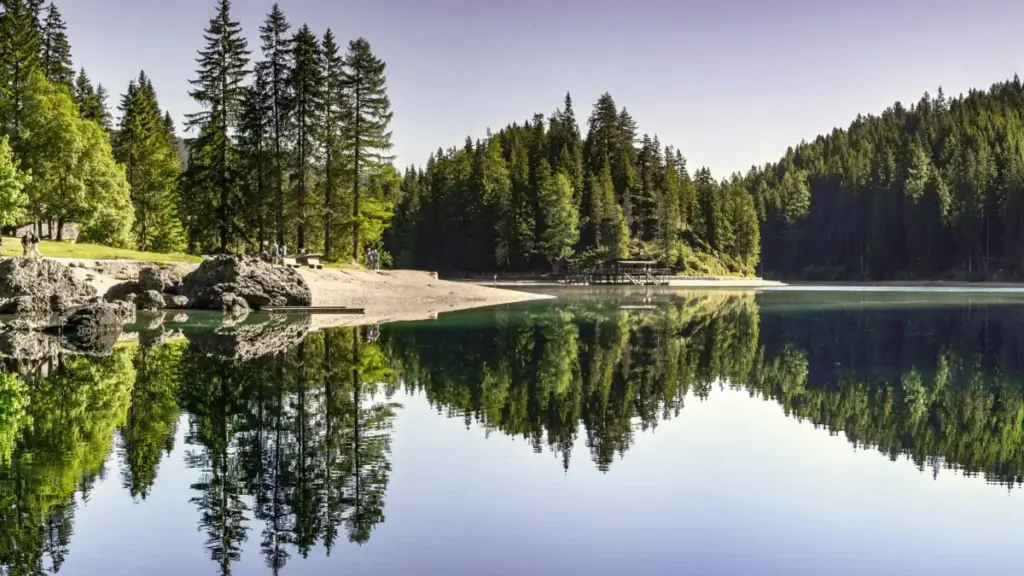 Practical playbook for US advertisers to discover Serbia-based Xiaohongshu creators, send PR packages, manage logistics, and measure impact—actionable steps and vendor tips.