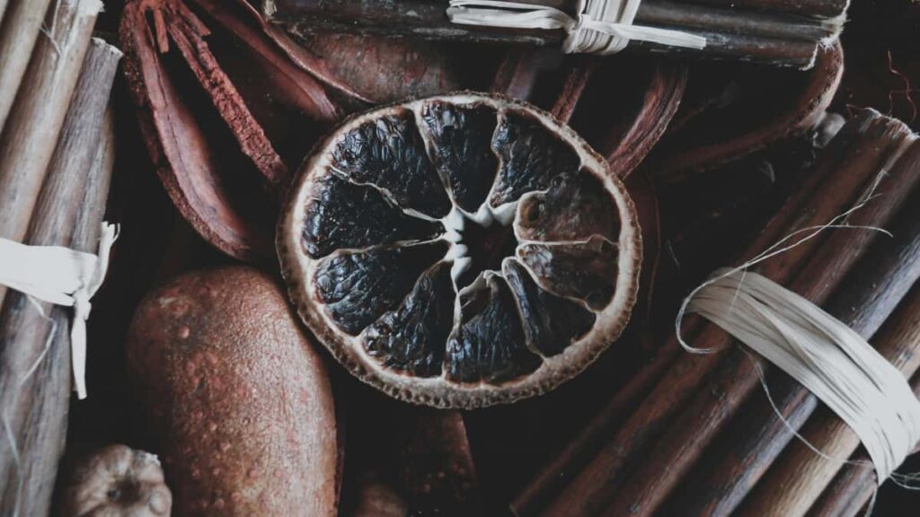 Practical guide for U.S. advertisers to discover, vet, and book Switzerland-based YouTube creators for album reaction campaigns with outreach scripts, metrics, and local tips.