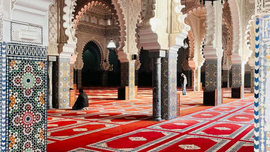 Practical playbook for US advertisers to find UAE TikTok creators for product-seeding campaigns, with local outreach tactics, agency options, and risk controls.