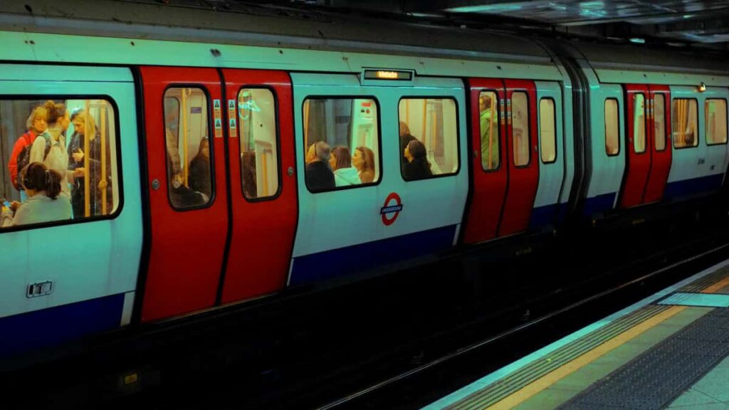 A practical, step-by-step playbook for U.S. advertisers to discover and vet Vietnam-based Etsy creators, build giveaway campaigns, and avoid common pitfalls.