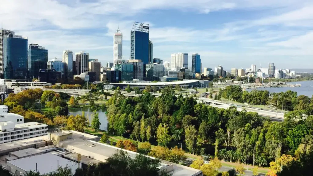 Practical playbook for US advertisers to find and vet Venezuelan ShareChat creators for style influencer collaborations — sourcing, outreach, contracts, and risk checks.