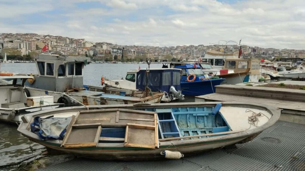 Practical playbook for US creators to find, pitch, and record unboxing/testimonial clips with Montenegro brands on Josh outreach scripts, local tips, legal heads-up.