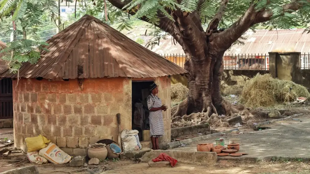 Practical playbook for US creators to find, pitch, and partner with Romanian brands on HBO Max for GRWM videos — outreach scripts, platform tips, and campaign examples.