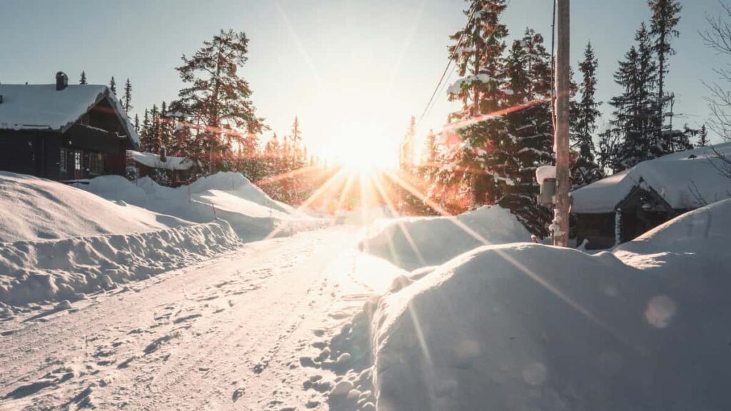 Practical, street-smart playbook for US advertisers to find Switzerland-based Discord creators and send targeted traffic to landing pages outreach, vetting, deals, and measurement.