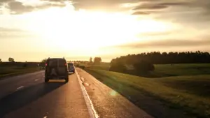 Practical guide for US advertisers to find Iran-based YouTube creators, build safe flash-sale funnels, and manage risks while driving fast conversions.