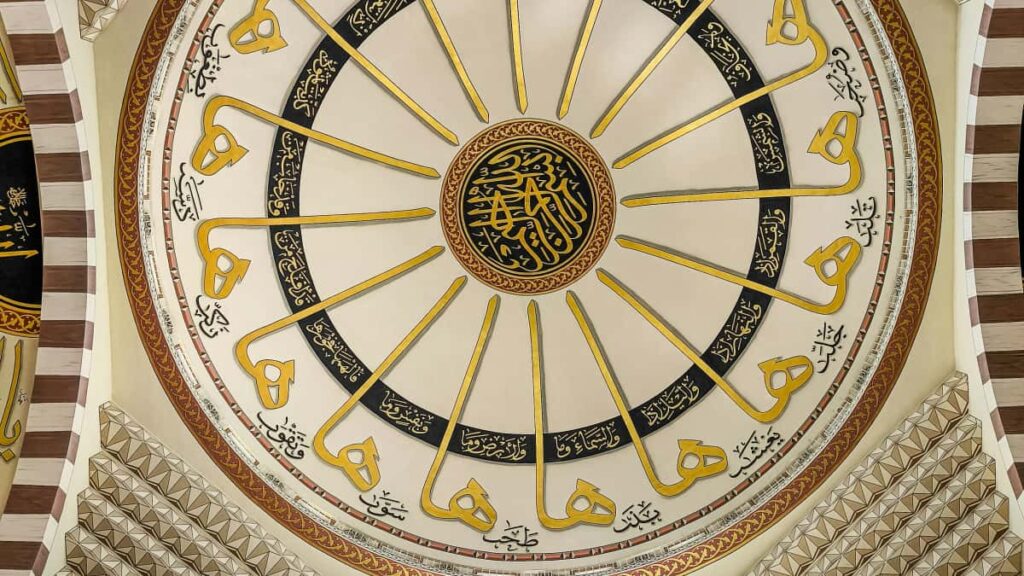 Practical steps for US creators to find and pitch Cyprus brands on LinkedIn, secure sponsor tags on event coverage, and build trusted leader-level relationships.