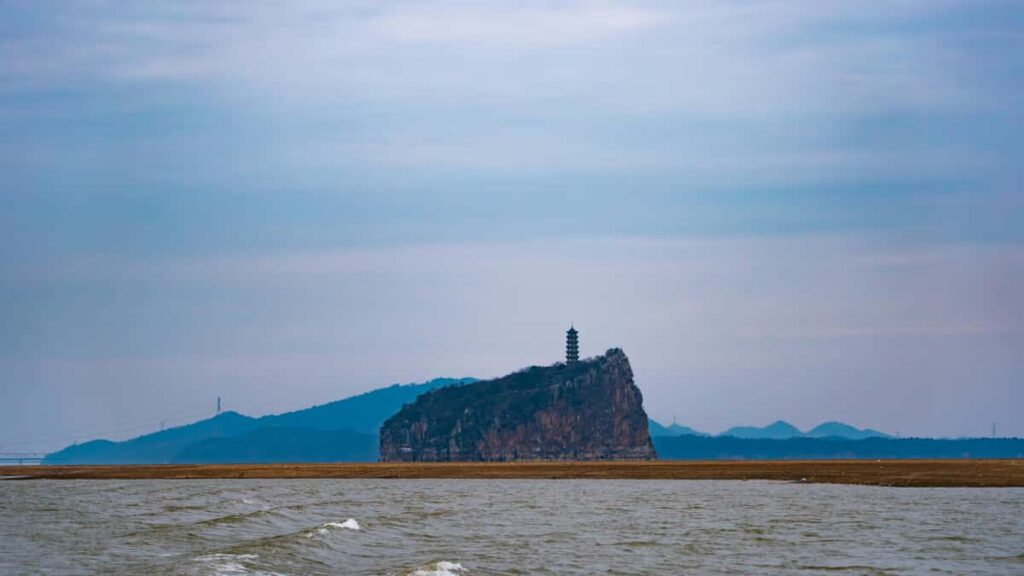 A practical playbook for US-based creators who want to partner with Hungary brands via Xiaohongshu outreach scripts, platform tactics, and a revenue-minded path-to-store approach.