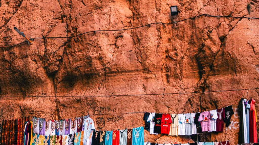 Practical guide for US creators on finding, contacting, and pitching Iraqi brands on Apple Music to review new game features tactics, local context, and outreach templates.