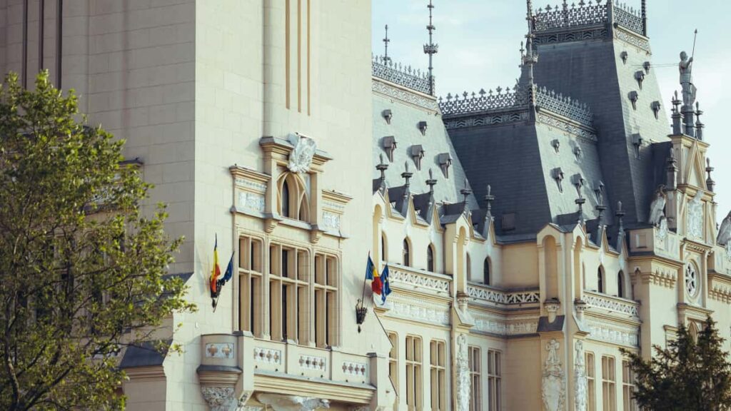 Practical playbook for US advertisers to find Australian WhatsApp creators for makeup tutorial campaigns outreach, verification, deals, and WhatsApp-first tactics.