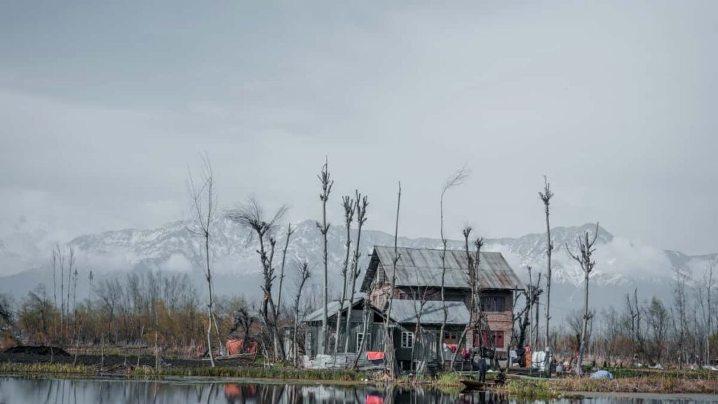 Practical guide for US advertisers to find and partner with Switzerland-based Chingari creators for esports campaigns, with platform tactics and outreach templates.