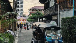 Practical guide for US advertisers to locate Ukraine-based creators who produce HBO Max-related content and book fixed-fee promos outreach channels, pricing tips, legal risks, and campaign playbooks.