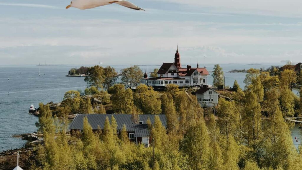 Practical playbook for US advertisers to find Shopee creators and partner with micro- and nano-influencerssearch tactics, vetting, outreach scripts, and measurement tips.