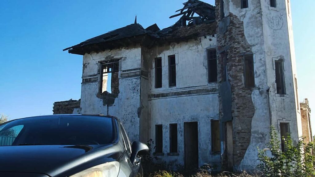 Practical playbook for US creators to partner with Argentina brands on OnlyFans outreach scripts, campaign models, legal risks, and monetization tactics.