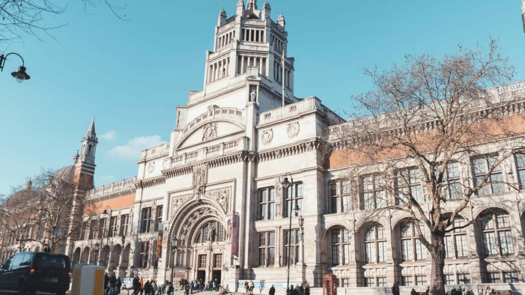 Practical guide for US advertisers to find Greek creators on Kuaishou, build viral video campaigns, and navigate AI-driven trends like Kling in short-form video.