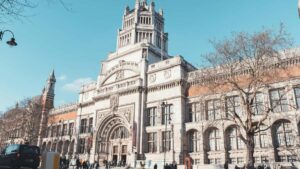 Practical guide for US advertisers to find Greek creators on Kuaishou, build viral video campaigns, and navigate AI-driven trends like Kling in short-form video.