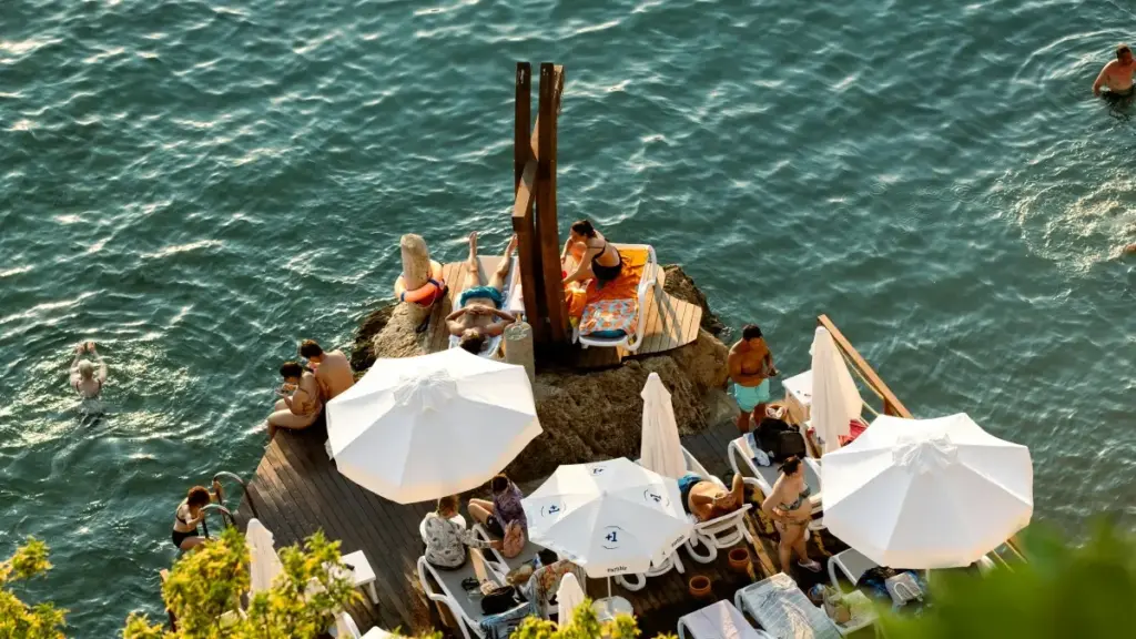 Practical playbook for US creators to reach German brands on Moj and land brand ambassador roles — outreach scripts, localization tips, and campaign moves that actually work.