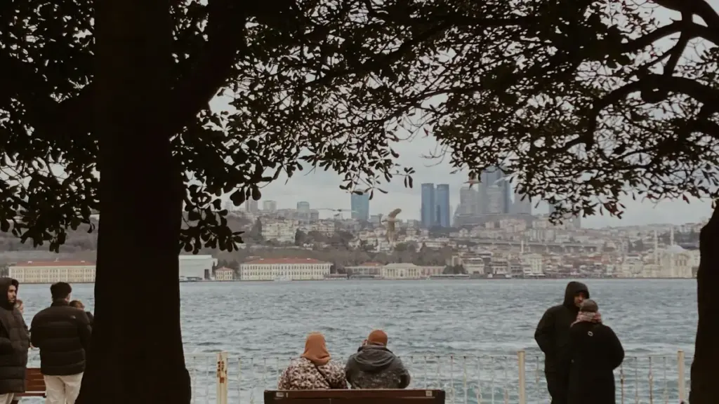 Practical playbook for US creators who want to represent South Korean fitness brands on Shopee — outreach scripts, marketplace route maps, and partnership hacks.