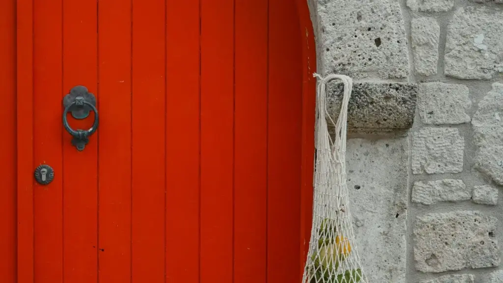 Practical playbook for US creators to find, pitch, and close flat‑fee brand deals with Mongolian brands on WeChat — outreach scripts, negotiation tips, and platform risks.