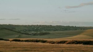 Practical playbook for US creators to find and win long-term brand deals with Uruguayan businesses via Telegram outreach scripts, channel tactics, and legal/PR tips.