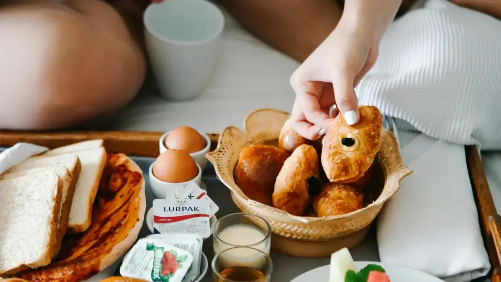 A practical playbook for U.S. advertisers sourcing India-based WhatsApp creators and teaming them up with micro influencers for measurable campaigns.