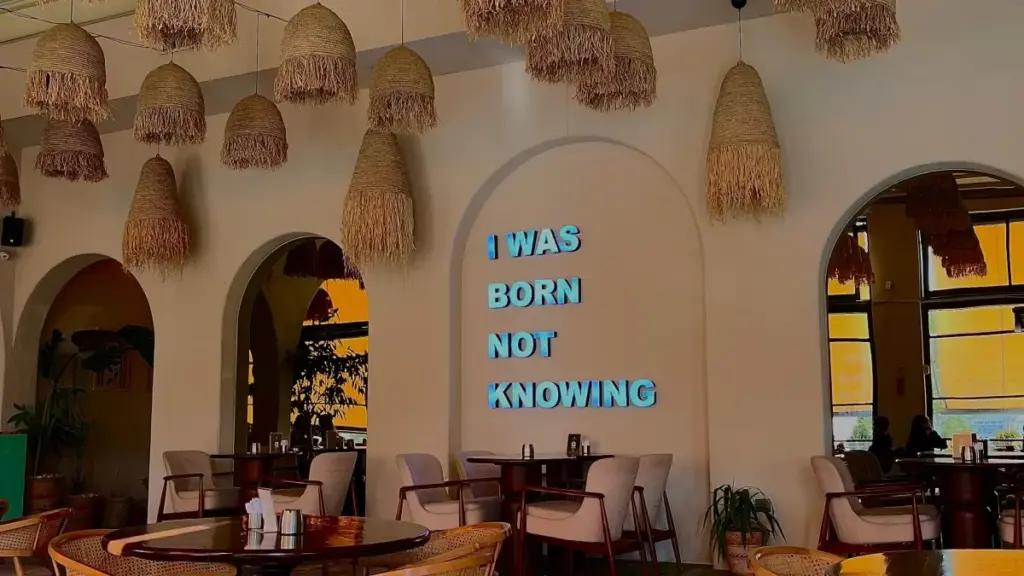 A street-smart playbook for U.S. creators pitching Colombia brands on X, landing behind-the-scenes shoots, and sounding local enough to get a reply.