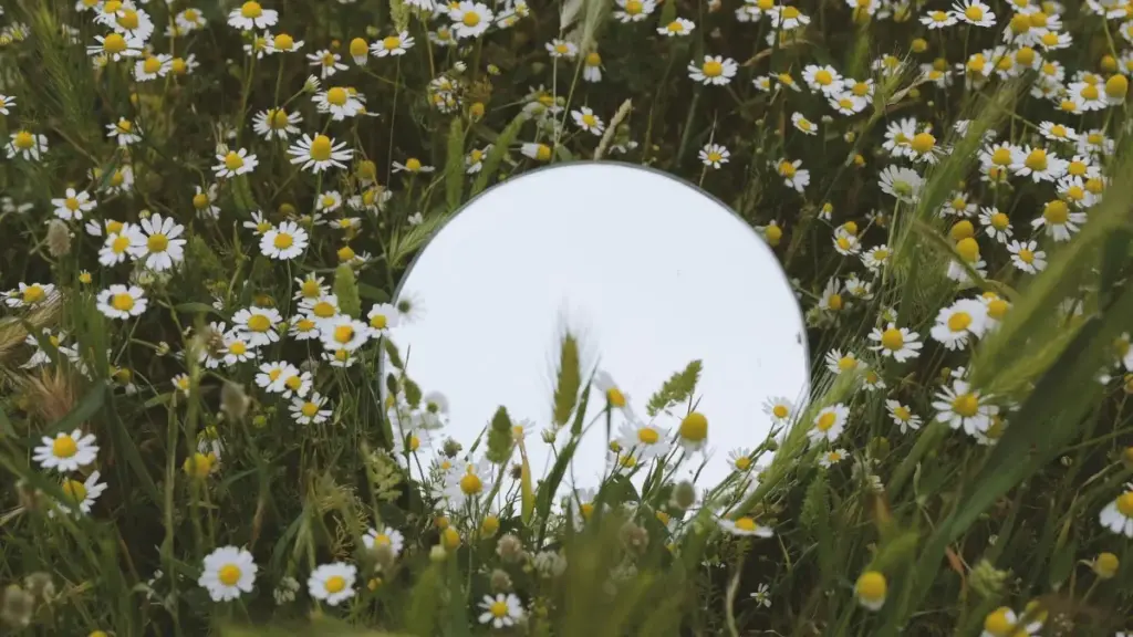 A practical playbook for U.S. creators who want to pitch Vietnam brands on Facebook and land game key giveaways without sounding spammy.